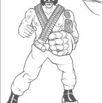 Kolorowanka ActionMan z maską i akcesoriami do druku dla dzieci.