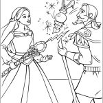 Dzieci rysujące kolorowankę z magicznym duel.