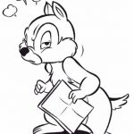 Kolorowanka Chip i Dale z książką, do wydrukowania dla dzieci.