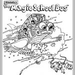 Kolorowanka magiczny autobus z postaciami i zwierzętami do druku.