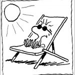 Snoopy z okularami na leżaku w słoneczny dzień.
