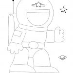 Kosmonauta w przestrzeni z planetami i gwiazdami do kolorowania.