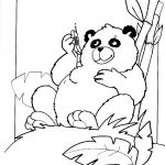 Panda do kolorowania z pędzelkiem i bambusem, idealna do druku.