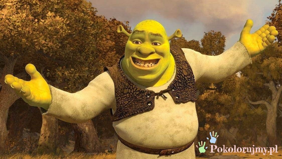 Shrek z rozłożonymi rękami na tle drzew