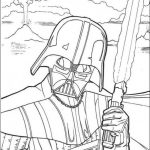 Kolorowanka Darth Vader z mieczem świetlnym dla dzieci.