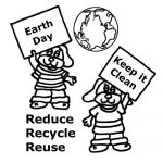 Dzieci trzymają plakaty o Earth Day i czystości planety.