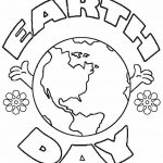 Kolorowanka Ziemi z napisem 'Earth Day' i kwiatami do druku.