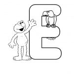 Elmo i papuga na dużej literze E, kolorowanka do wydrukowania.