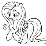 Szkic postaci Fluttershy z serialu My Little Pony do kolorowania.