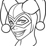 Kolorowanka Harley Quinn z maską i czapką dla dzieci.
