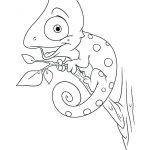 Czarno-biały rysunek chameleon z liściem do kolorowania.