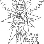 Kolorowanka Equestria Girls z postacią z magicznymi skrzydłami.