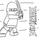 Kolorowanka Ninjago do druku dla dzieci, ninja z mieczem.