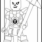 Kolorowanka Ninjago z wojownikiem z mieczem i toporem do druku.