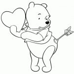 Winnie the Pooh trzyma serce i strzałę, idealne do kolorowania na Walentynki.